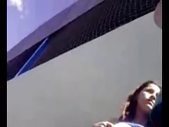 Adolescente mojado j ...
