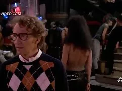 Una mujer blanca que ...