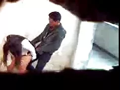 Acariciando, nalgada ...
